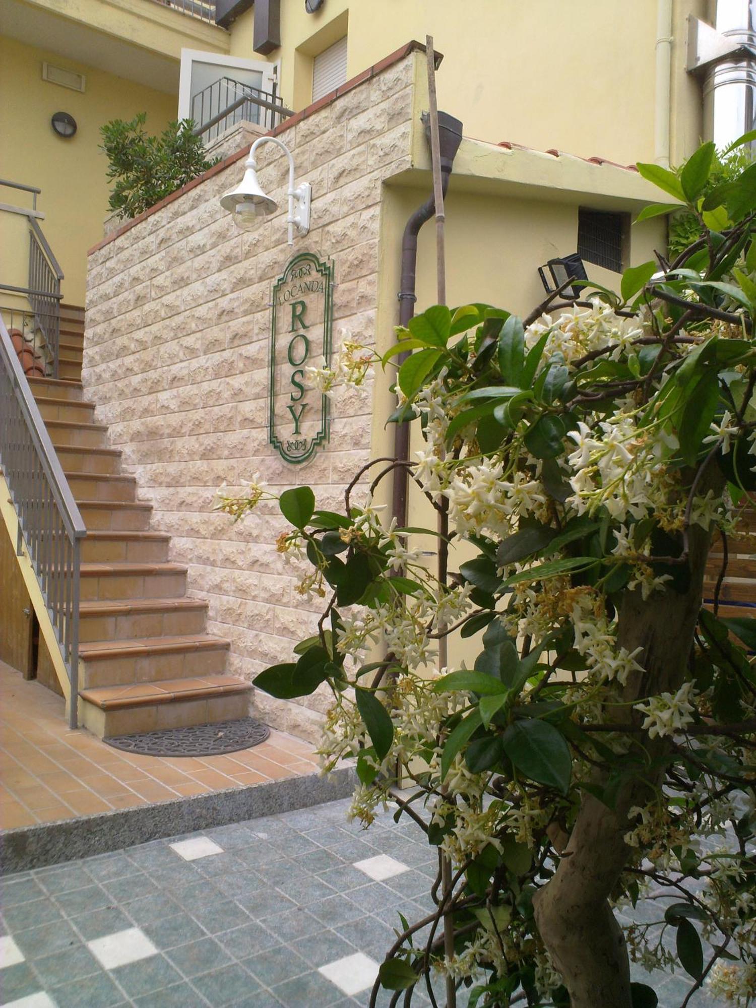 Hotel Locanda Rosy كاتوليكا المظهر الخارجي الصورة