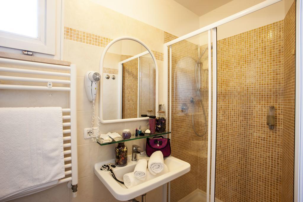 Hotel Locanda Rosy كاتوليكا الغرفة الصورة